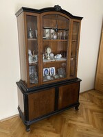 Antik üveges vitrin – pohárszekrény neobarokk stílusban