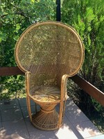 Hibátlan állapotú különleges pávafotel