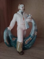 Porcelán figura halász hálóval galambbal