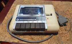 Retro Commodore 64 magnó szép állapotban kazettával b2
