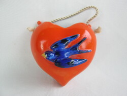 Szív alakú porcelán fali dísz váza fecske madárral