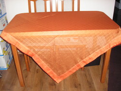 SZÉP ÚJ ASZTALTERÍTŐ 140x150cm
