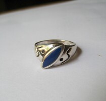 Ezüst gyűrű lápisz kővel és jelekkel