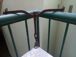 Öntött vas antik szerszám/ hentes szerszám/ hentes hús akasztós mérleg, kofa mérleg kampóval