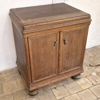 50-es évekből származó irattartó, iratrendező bakelit lemez tároló szekrény, felújítandó (75x65x47)