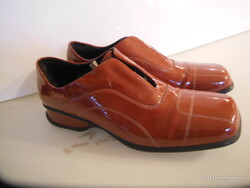 CIPŐ - ALKUKÉPES - GRACELAND - LAKKBŐR - BELSŐ TALPHOSSZ - 25 cm - TÖKÉLETES - ÚJSZERŰ  - HIBÁTLAN