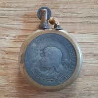 Régi benzines réz öngyújtó 1943-as focista érmével
