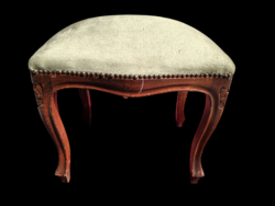 Neobarokk faragott lábzsámoly ülöke. Alkudható.