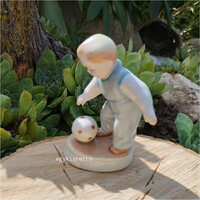 Zsolnay porcelán kisfiú pöttyös labdával