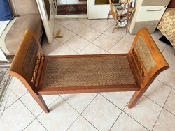 Vintage / antik Empire stílusú ágyvégi pad – dió színű vázzal, fonott nádszövettel