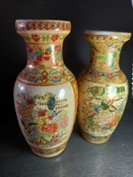 2 db keleties porcelán váza mandarin stílusú díszítéssel