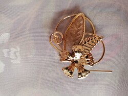 Új aranyozott bross / kitűző ---  virág levéllel   5,5x4,5 cm
