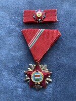 Szocialista Hazáért Érdemrend kitüntetés miniatűrrel, szalagsávval