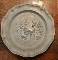 Vadászati relikvia ón tál (ŐZIKE KICSINYÉVEL)