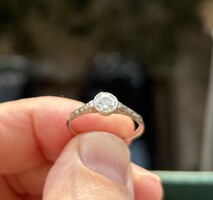 Eladó antik stílusú fehérarany gyémánt gyűrű tanúsítvánnyal