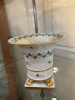 Herendi, oroszlán körmökön álló kaspo.