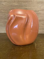 1990 KÖRÜLI, NARANCS SZÍNŰ, HULLÁMOS DÍSZÍTÉSŰ, MÁZAS PORCELÁN VIRÁG VÁZA  18.5 CM