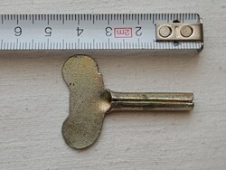 Felhúzókulcs 22 - játék óra felhúzó kulcs 3x3mm
