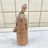 Vízhordó nő KM jelzéssel 23 cm  eladó!