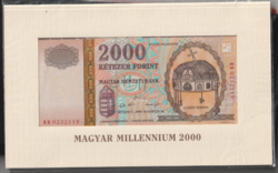 2000 Forintos bankjegy Milleniumi kiadás, hajtatlan, bontatlan tartójában.