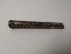 EZÜST NŐI SZIPKA ÁTTÖRT CIZELLÁLT DÍSZÍTÉSSEL