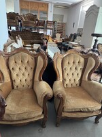 Gazdagon faragott fotel