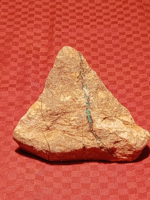 AUSTRALIAN RAW OPAL ROCK WITH OPAL STRIPS IN THE MIDDLE (G18)