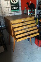 6 fiókos, kb. 80cm. magas, lábakon álló tároló, varrós ládika, rekeszes, asztalka, bigyótartó