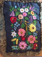 Gyönyörű kézzel hímzett, dúsan díszített párnahuzat +párna kb. 54x46 cm
