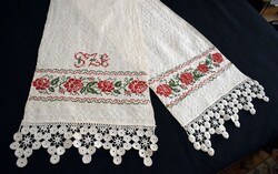 Dísztörölköző futó terítő hímzett kézimunka vászon szőttes horgolt csipke 165x37cm SZ.E. monogramm