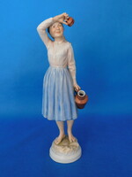 Herendi   nő kannával