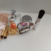 Szép állapotú pipere kellékek elegáns selyem tokjában