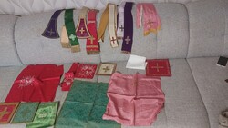 Liturgikus papi kellékek, ruhadarabok egyben eladóK