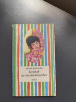 Lyukak az osztálykönyvben Mezey Katalin
