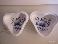 TÉGELY - ALKUKÉPES - CERO - SZÍV ALAKÚ - 12 x 11 x 7 cm - GYÖNYÖRŰ - PORCELÁN - HIBÁTLAN