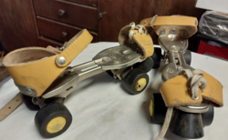 Retro vintage Germina gyerek görkorcsolya régi sárga bőr görkorcsolya  használatra vagy dekoráció