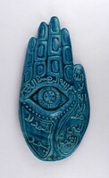 1W690 Türkiz színű "fatima keze" kerámia falidísz 38 cm