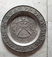 Old Hunting Tin Memorial Plate with Rifle. Good Luck Inscription
