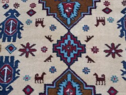 Csomózott, vastag rusztikus gyapjú szőnyeg (93x156 cm)