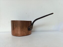 Réz edény antik konyhai eszköz vörösréz serpenyő nyeles lábas ónozás nyomaival vas füllel 823 Fek