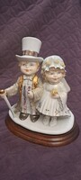 Porcelán esküvői pár, szobor fatalpon (M5748)