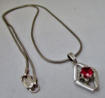 Ezüstnyaklánc szép rubinköves medállal