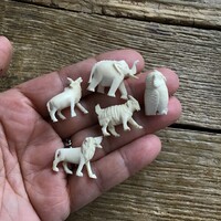 Régi miniatűr csont (agyar) faragott állatok egyben