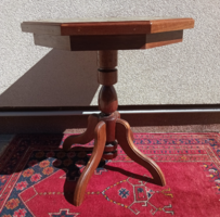 Vintage poklábu csempe mintás asztali. Alkudható.