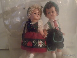 MŰVÉSZBABA - 2 DB - ALKUKÉPES - KISLÁNY - KISFIÚ - PISLOGÓS - KAUCSUK - 14 x 7  cm - HIBÁTLAN