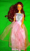 Gyönyörű vörös hajzuhatagos MINŐSÉGI DFA Barbie baba magyar készítői ruciban képek szerint BN 85