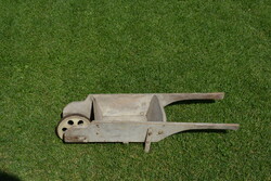 Antik fa gyerek talicska virág tartó falusi paraszti dekoráció