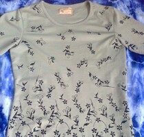 Kétrészes szett, könnyű elasztikus anyagból, mintás rövid ujjú felsővel