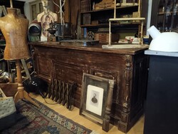 Pult, 4 fiókos fenyő pult, régi faanyagból elkészített vintage konyhai vagy kereskedelmi pult, 4 fió