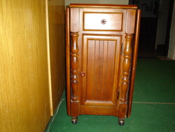 Kártya asztal gördíthető, szétnyitható